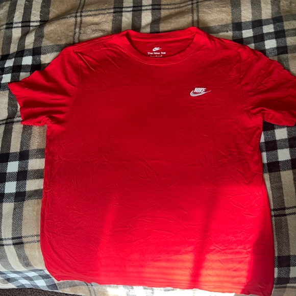 🔥🔥NIKE SHIRT🔥🔥 - Picture 1 of 3